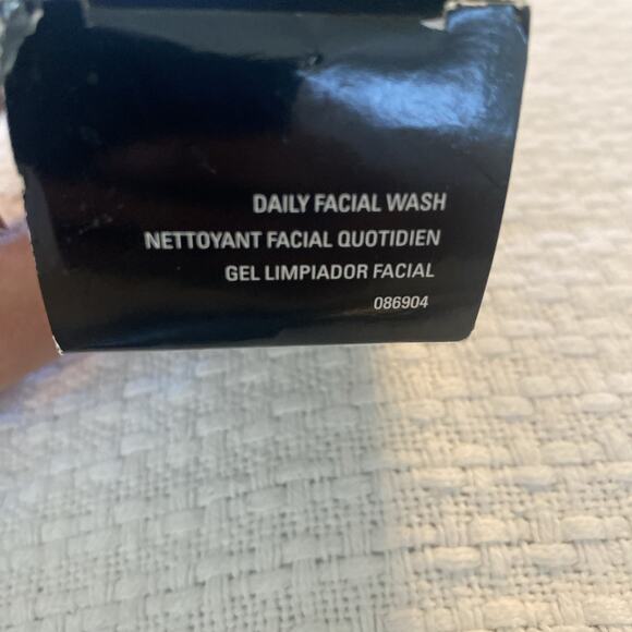 Mary Kay MK Men Daily Facial Wash Full Size 4.5 oz Dry to Oily Skin NEW - Picture 5 of 5